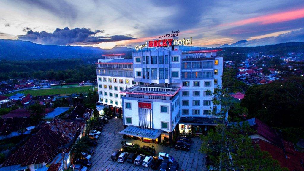 Grand Rocky Hotel Bukittinggi Exterior foto